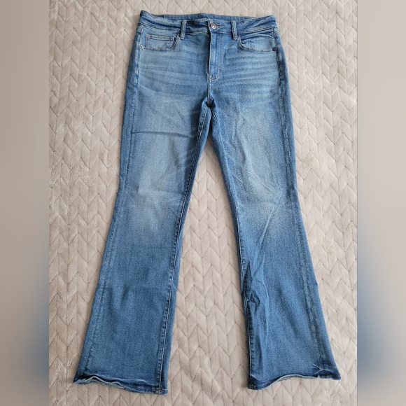 AMERICAN EAGLE (14) - Picture 2 of 9